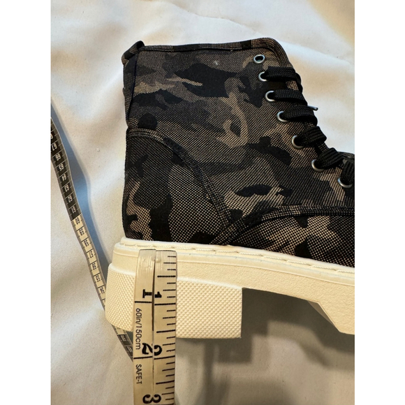 Revolve Combat Boots Rouge Helium Chunky Platform Camo Lace Up Size 8 - Picture 4 of 7
